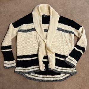 ⭐️ Vici women’s cardigan sweater size medium